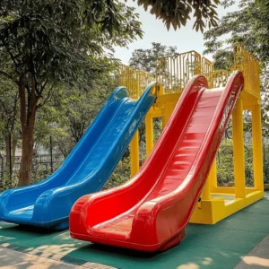 Los parques de toboganes son espacios diseñados para que todos se diviertan. En estos lugares, los toboganes son la estrella. Los niños corren, ríen y disfrutan mientras se deslizan. Los toboganes fomentan la actividad física. También ayudan a los pequeños a socializar y hacer amigos. Cada tobogán tiene su propio estilo y emoción. Algunos son altos y emocionantes, mientras que otros son más suaves y seguros.