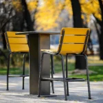 Los columpios para bares son una opción divertida y moderna. Estos columpios hacen que el ambiente sea único y atractivo. Las personas disfrutan sentarse en ellos mientras comparten risas y buenos momentos. Además, permiten que los clientes se sientan cómodos y relajados.