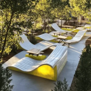 Los parques públicos son lugares únicos. Son espacios donde todos pueden disfrutar de la naturaleza. Pero, ¿qué son exactamente los parques públicos? Son áreas verdes que la comunidad puede usar libremente. Aquí, las familias juegan, caminan y se relajan.